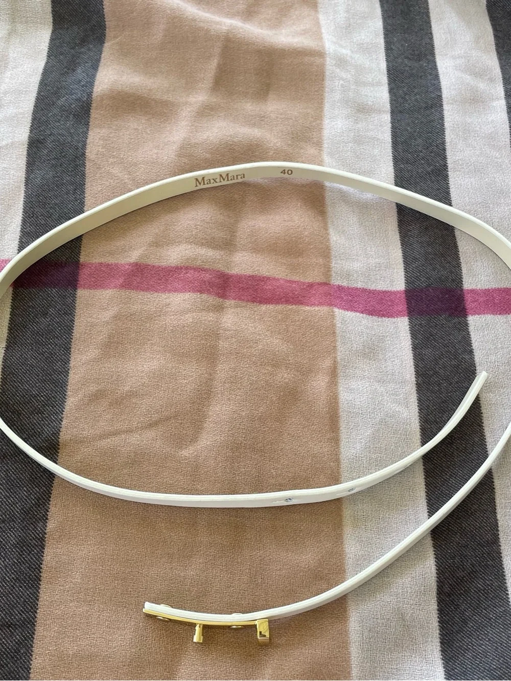MaxMara Slim White Leather Belt with Gold-Tone Hardware size 40-(sm-md)